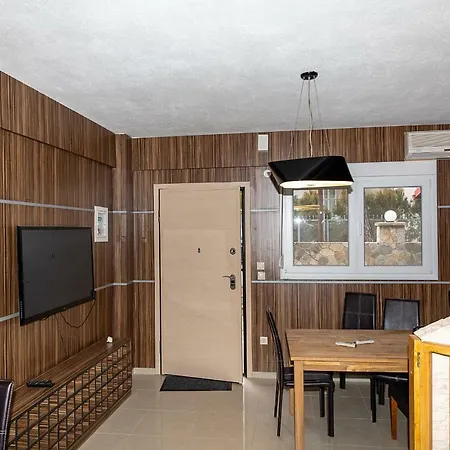 Natalie Holiday home